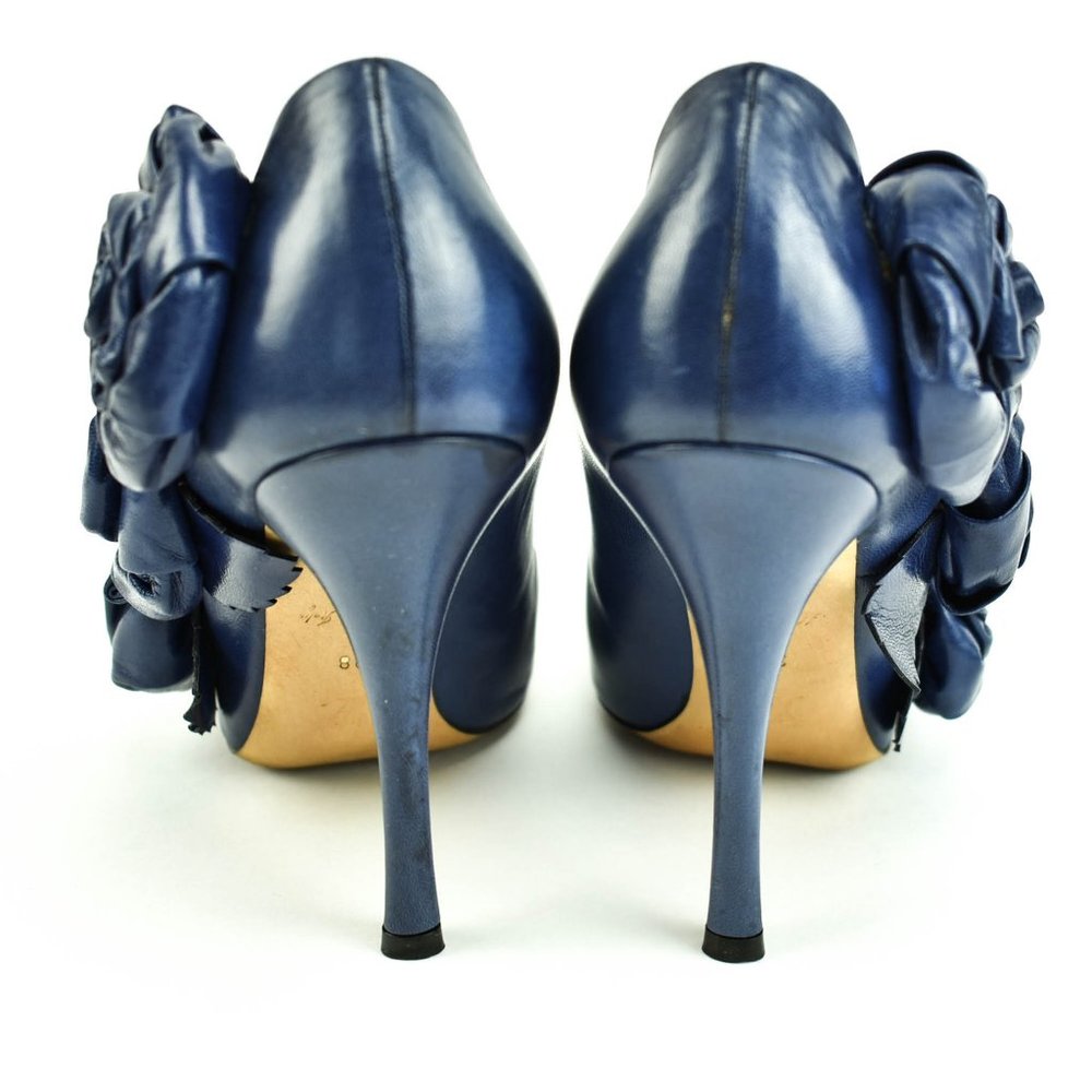 LOUIS VUITTON: Deep Blue/Violet, Leather & Roses Runway Heels/Pumps - Picture 7 of 8